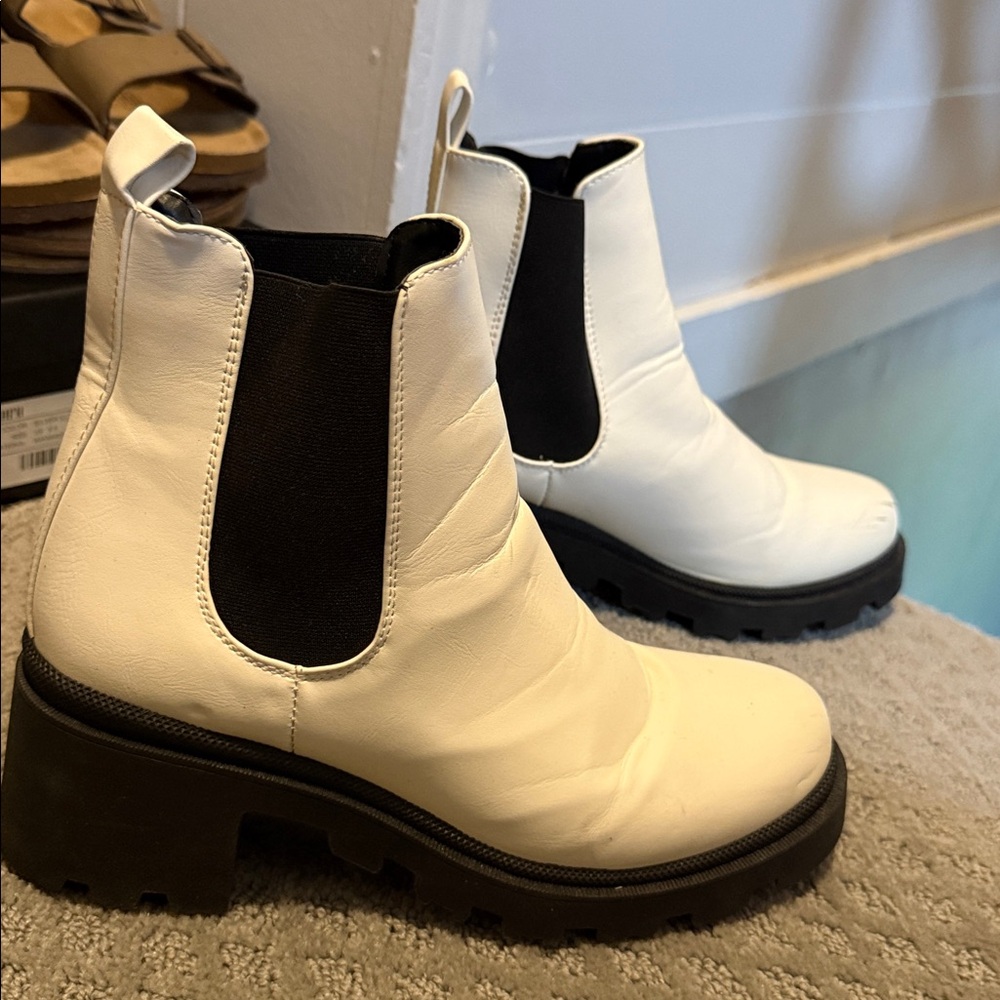 Forever 21 White and Black Heeled Boots